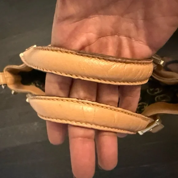 Gucci Brown Leather Shoulder Bag with Gold Accents - Picture 9 of 9